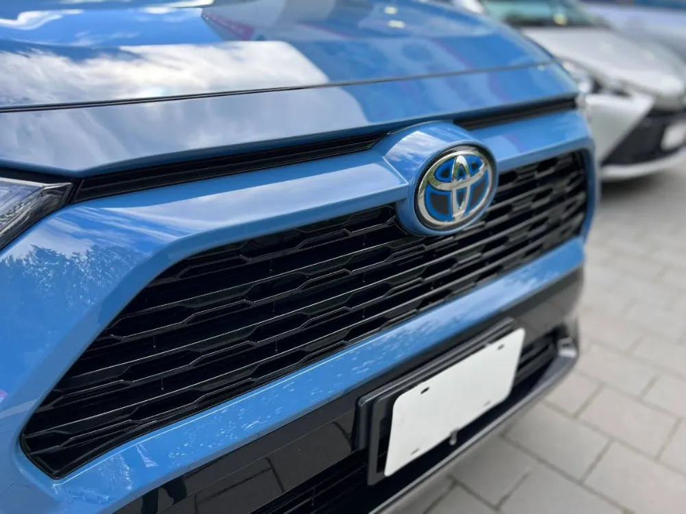 2022 Toyota RAV4 Hybrid SE Cavalry Blue 4